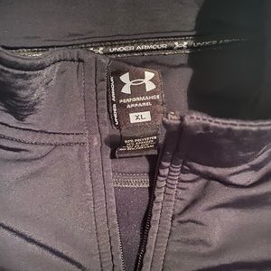 Underarmour black pullover
